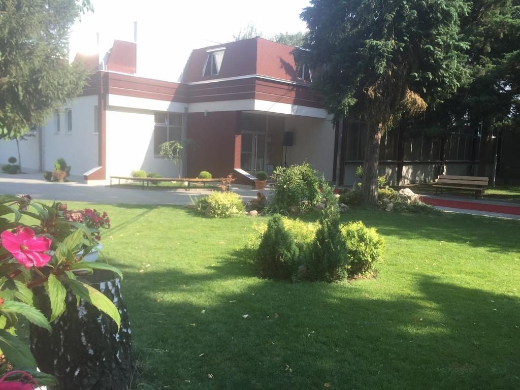 Bed and Breakfast Prenociste Gazela Pirot Exterior foto
